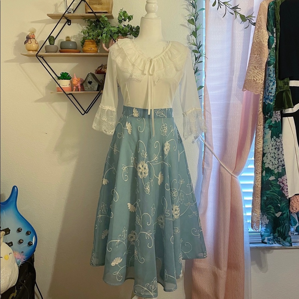 Vintage Style Floral Dress With Lace